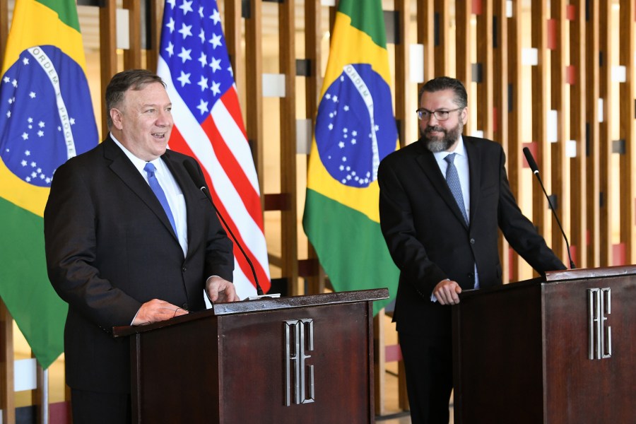 Secretario de estado para Estados Unidos Mike Pompeo  y el ministro Ernesto Araujo