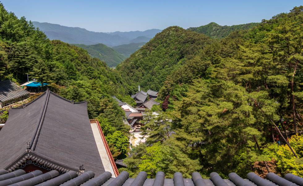 Vistas desde uno de los templos budistas de Guinsa, en Corea del Sur. ALAMY