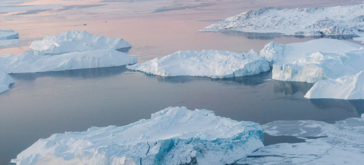 ONU/Mark GartenEl volumen del hielo disminuye en el Ártico.