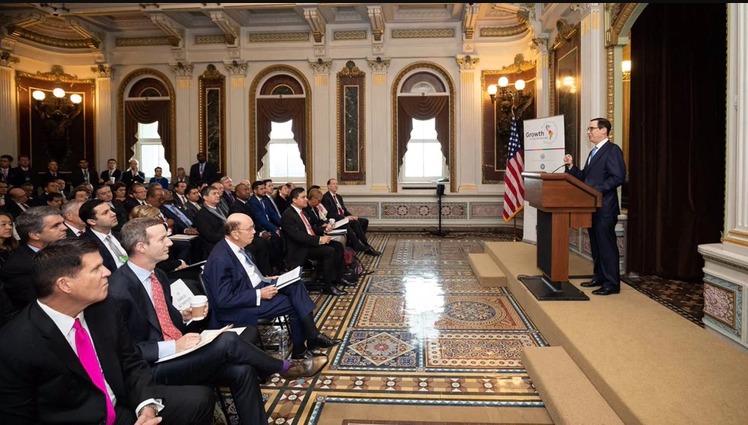 El secretario del Tesoro, Steven Mnuchin, durante su presentación de América Crece