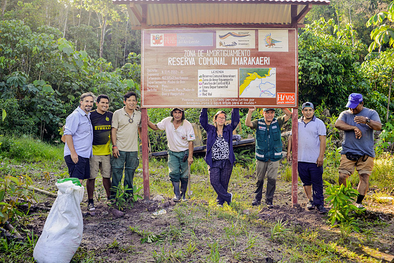 Vigilantes comunales, guardaparques del Sernanp y cooperantes celebran exitosa intervención en uno de los bordes más picantes de la RCA . Misión cumplida.