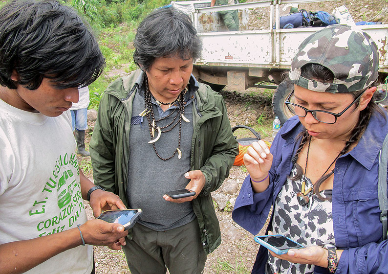 Luis Tayori, representante de la ECA-Amarakaeri, en acción Capacitador capacitado.