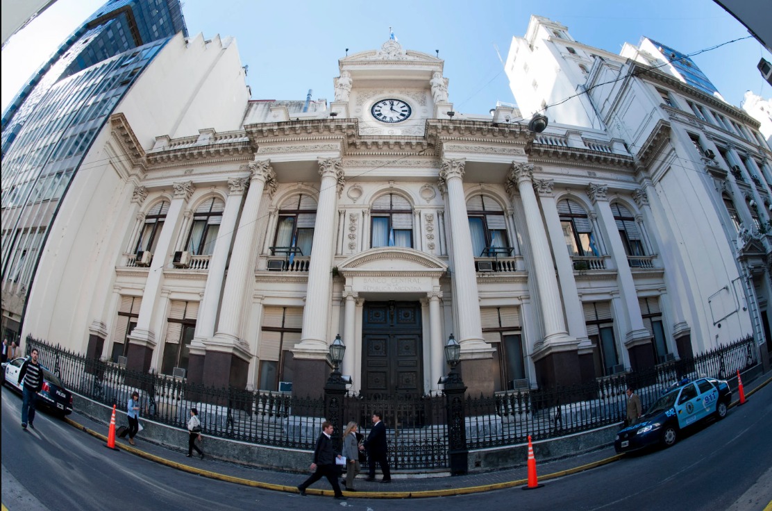 El Tesoro coloca LETES
