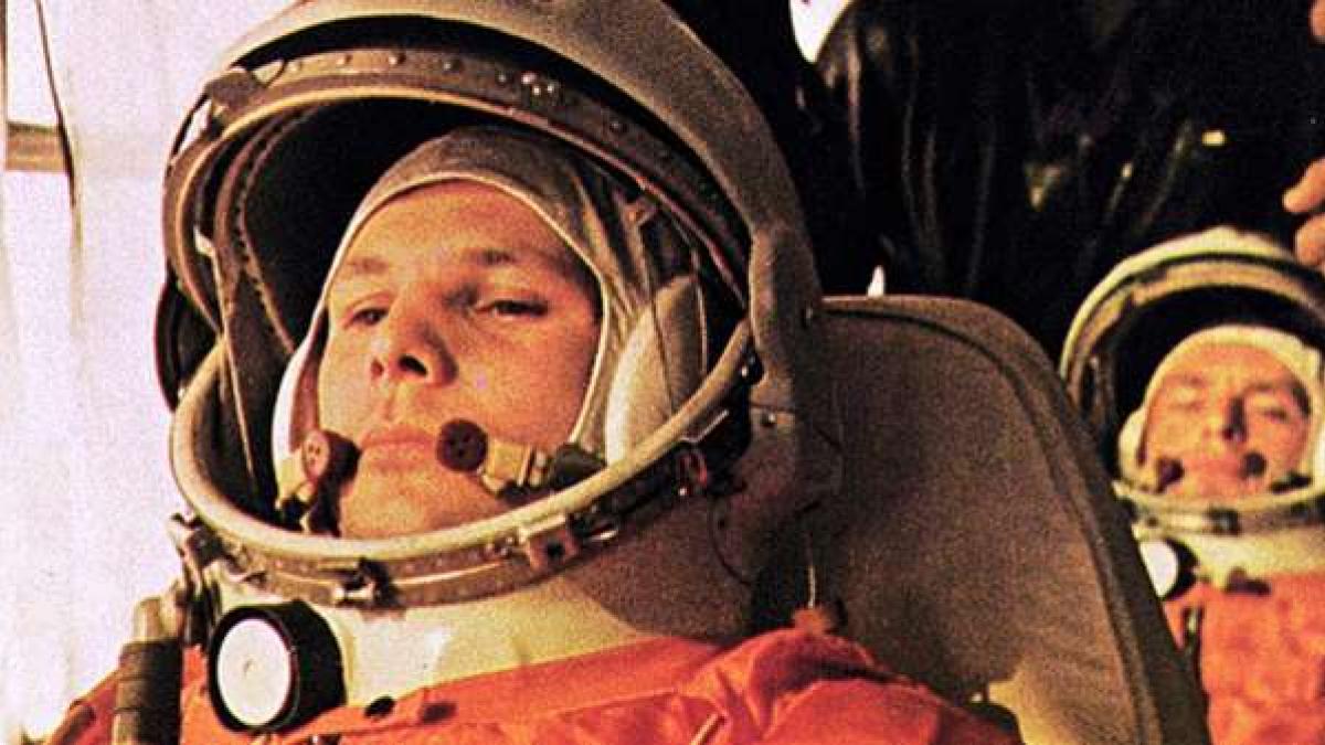 El cosmonauta de Rusia Yuri Gagarin fue el primer humano en ir al espacio