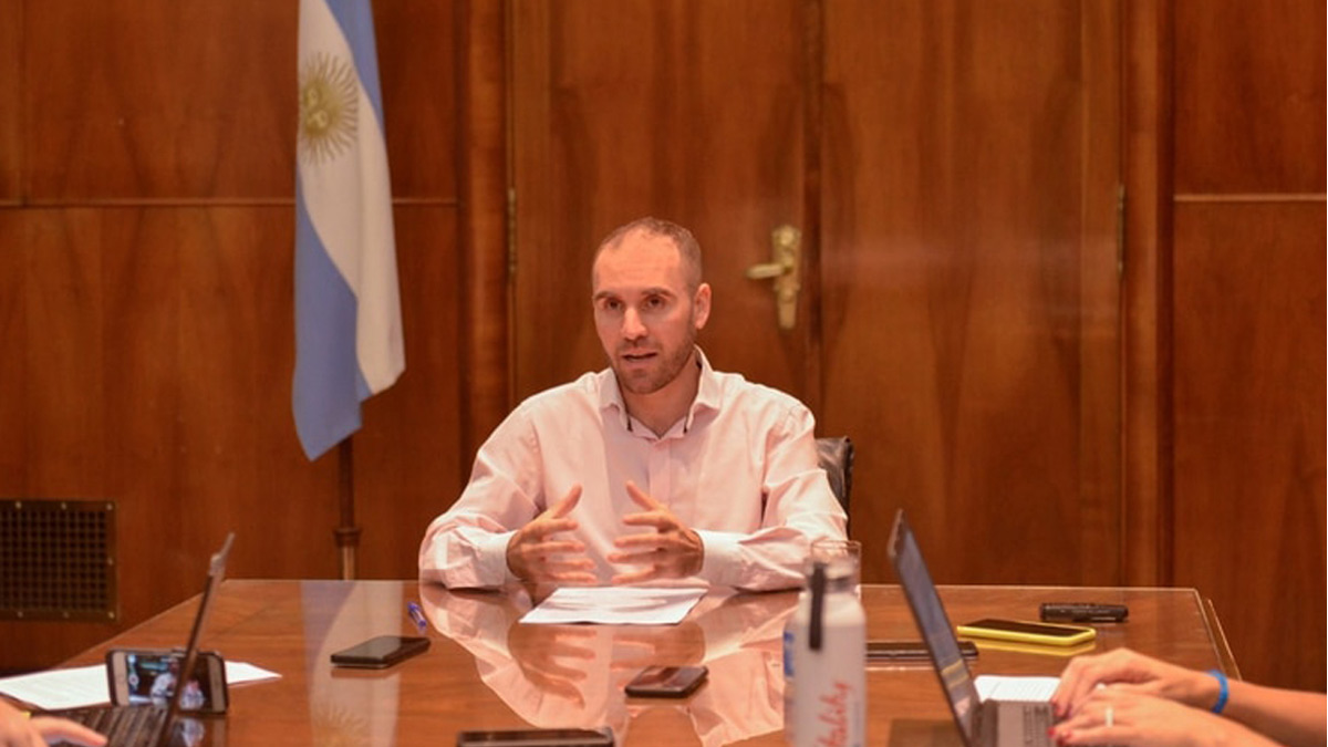 El ministro Martín Guzmán, al presentar ayer los lineamientos de la propuesta argentina para renegociar la deuda
