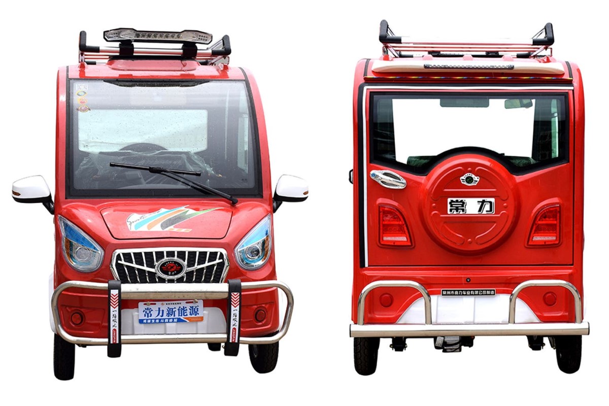 El Chang Li está equipado con una rueda de auxilio y sus baterías se pueden recargar con un transformador con un enchufe tradicional que se conecta a la red eléctrica hogareña