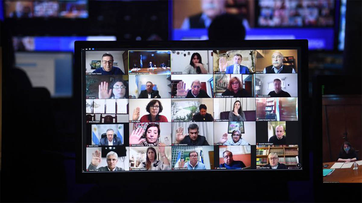 Reunión virtual de Comisiones del Senado, gracias a avances en materia de software, telecomunicaciones y "Economía del Conocimiento". Hace dos meses la ley para el sector está empantanada precisamente ahí