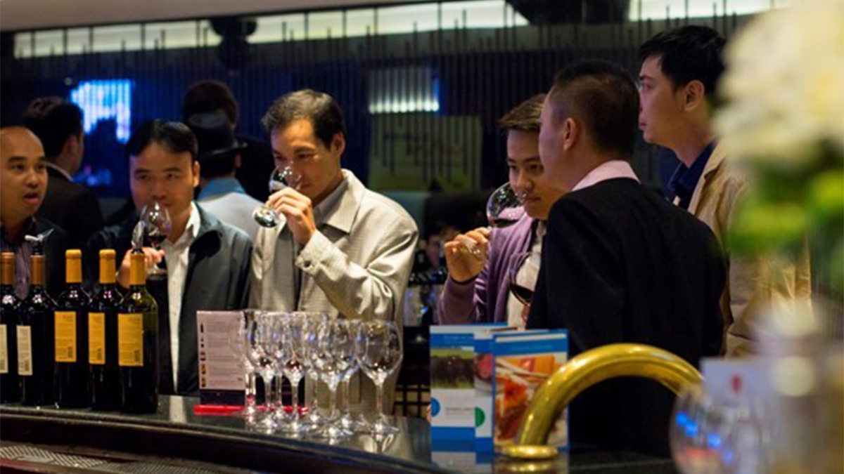 Malbec en Vietnam, la Embajada Argentina presenta nuestra nave insignia en vinos