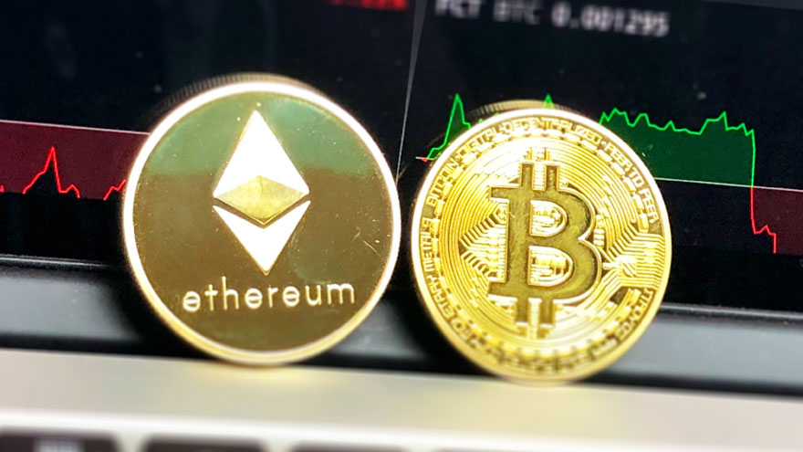 Las monedas como Bitcoin y Ethereum permiten ganar por un alza de la divisa o del dólar. Pero son inversiones volátiles