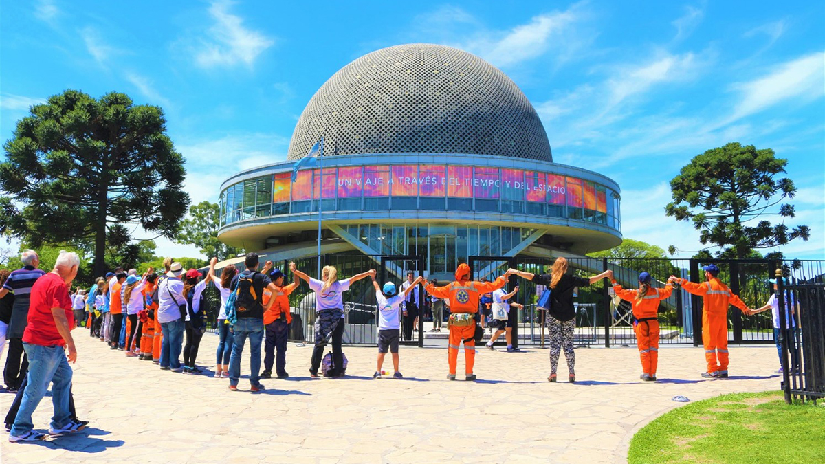 Abrazo al Planetario como culminación de la Ruta de la Paz 2019 - Buenos Aires - Argentina