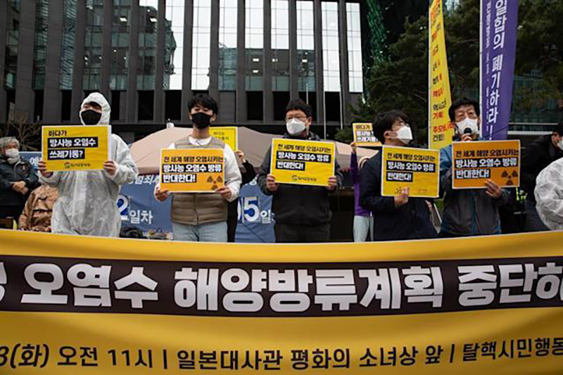 Fuertes protestas en Corea del sur por la posible vuelca de agua contaminada