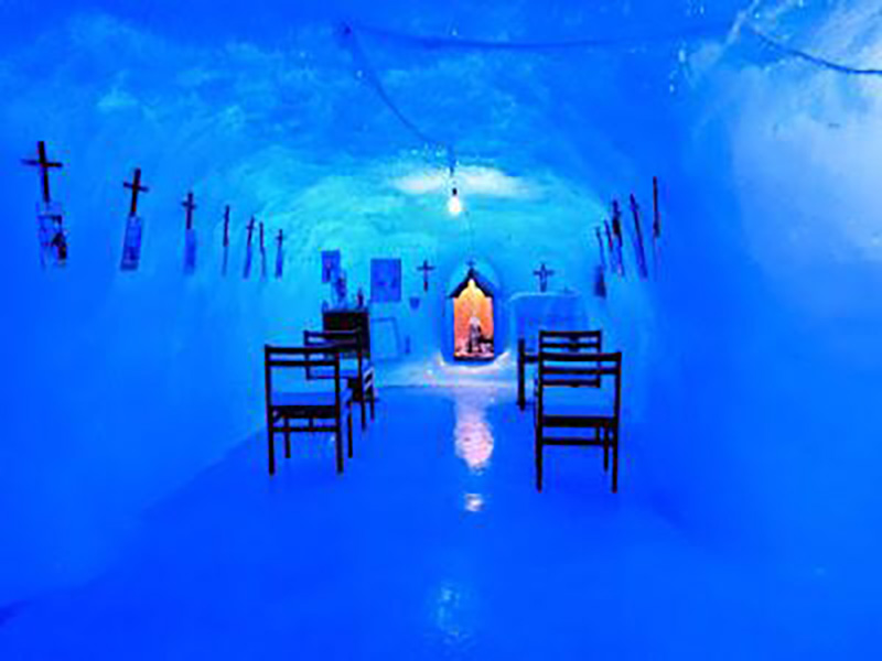 La capilla de Nuestra Señora de las Nieves​ es el nombre que recibe una estructura cavada en una cueva en el hielo
