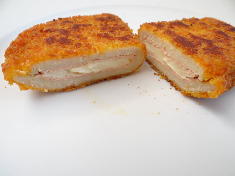 Cordon bleu de Quorn hecho a partir de microproteínas de hongos filamentosos. <a href="https://commons.wikimedia.org/wiki/File:Cordon_bleu_Quorn_02.jpg">Wikimedia Commons / Anne Jea.</a>, <a href="http://creativecommons.org/licenses/by-sa/4.0/">CC BY-SA</a>