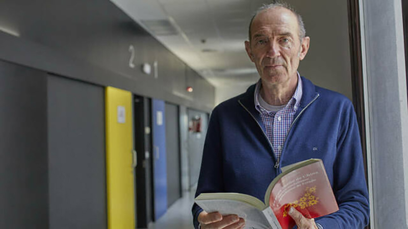 El catedrático Claudio F. González (Madrid, 1963) tiene el perfil profesional perfecto para explicar la última década de China