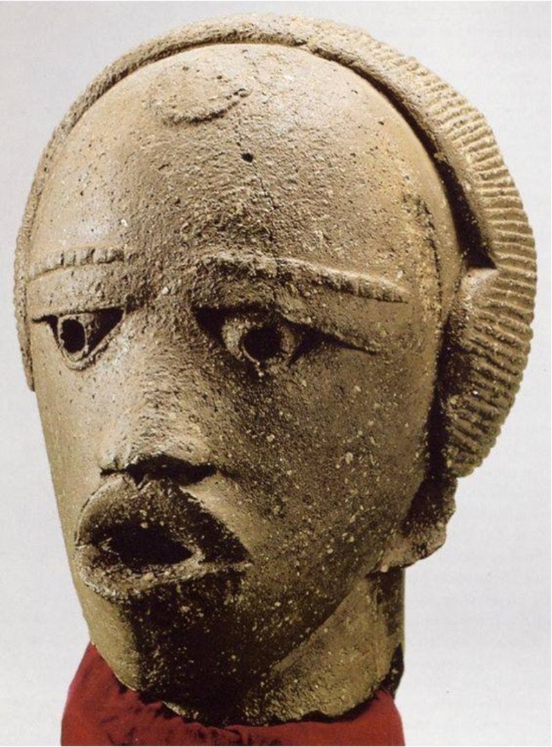 Cabeza NOK encontrada en 1943. Imagen cortesía de The National Commission for Museums and Monuments, Lagos, Nigeria. Duende Art Project
