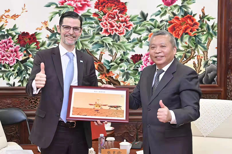 Argentina y China profundizan la cooperación en materia espacial, energía nuclear e industria de la defensa