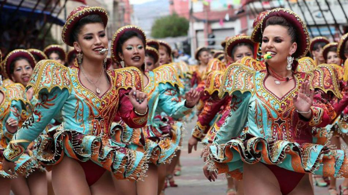 El Carnaval andino, el más grande del país que se realiza en las calles de la ciudad minera de Oruro- Bolivia