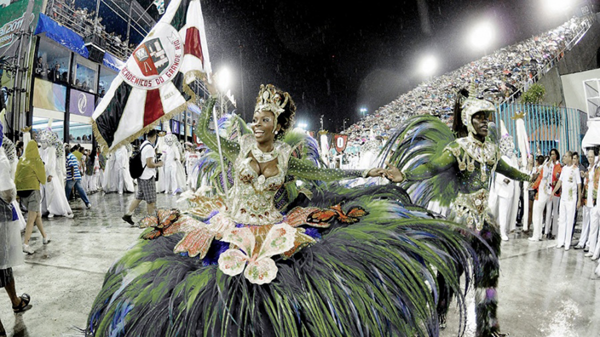 Tras el parate por la pandemia, y fuera de las fechas títpicas, vuelve el carnaval a Brasil / Foto: Archivo.