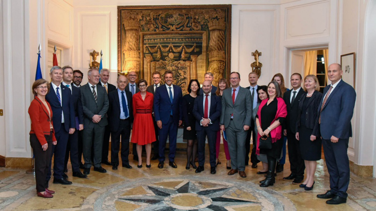 El titular de la Cámara Baja mantuvo una reunión de trabajo con los 21 embajadores de la Unión Europea acreditados en el país / Foto: Prensa Diputados.