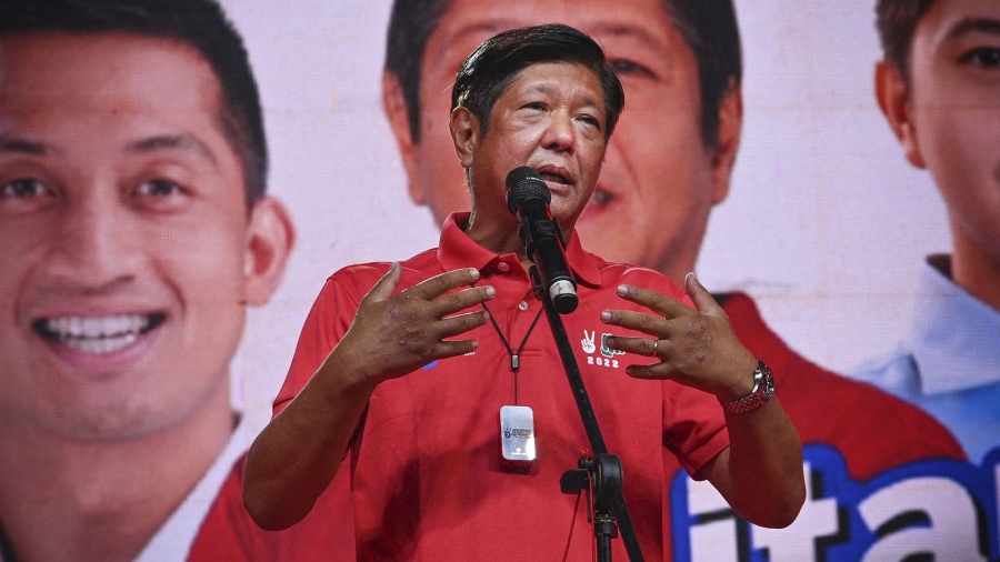 Marcos acompañado en la fórmula con la hija del presidente Duterte buscará la Presidencia. Foto: AFP