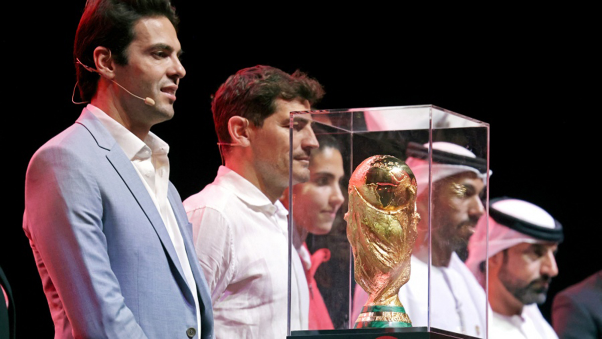 Casillas y Kaká con la Copa del Mundo (AFP).