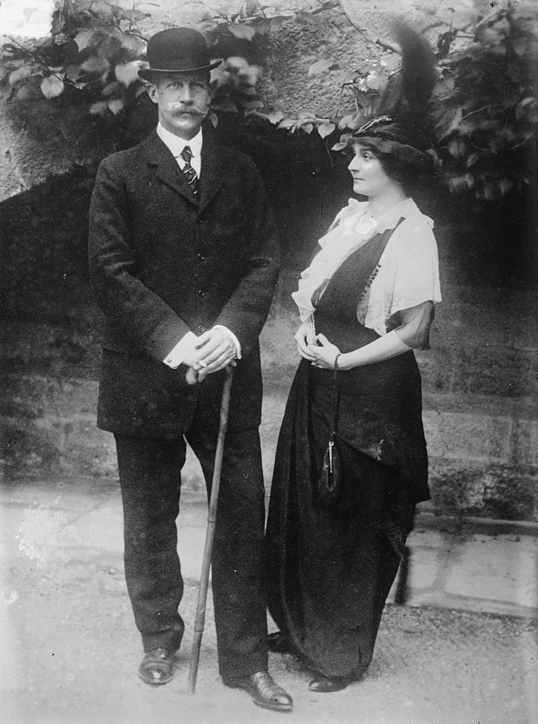 Jorge de Grecia junto a Marie Bonaparte.&nbsp;<a href="https://commons.wikimedia.org/wiki/File:Prince_George_of_Greece_and_wife_Marie_Bonaparte_LCCN2014698927_(cropped).jpg">Library of Congress / Wikimedia Commons</a>