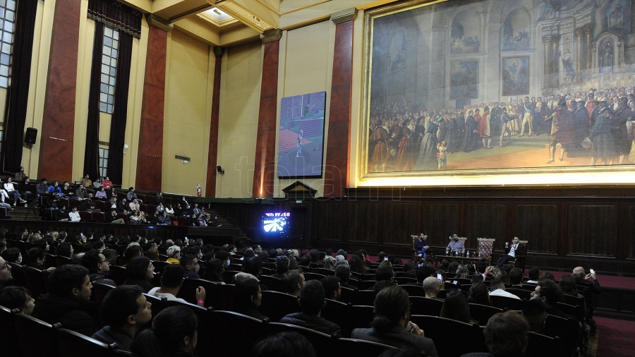 La formación es dictada por el Laboratorio de Innovación e Inteligencia Artificial de la UBA. Foto: Alejandro Santa Cruz.