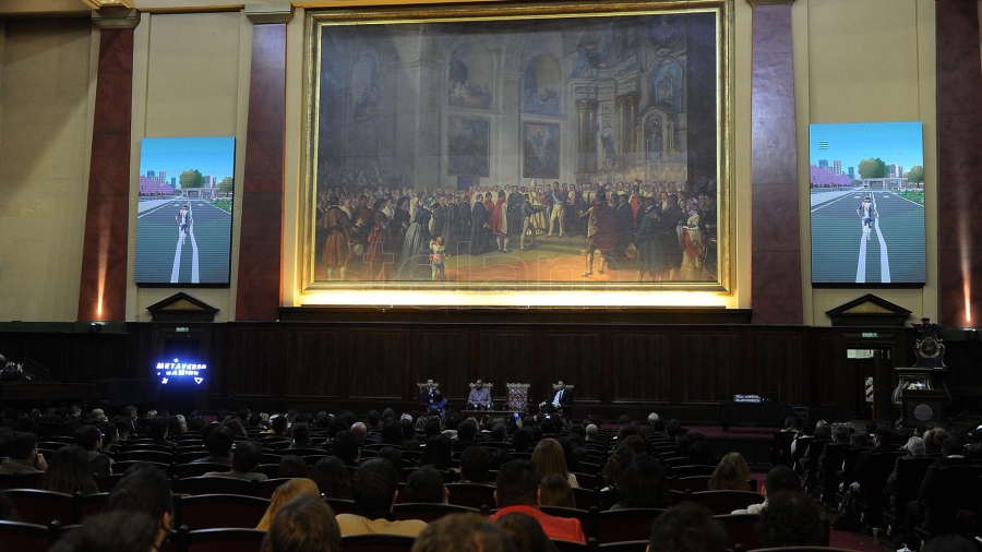 El diplomado abordará los aspectos técnicos y desafíos regulatorios del metaverso. Foto: Alejandro Santa Cruz.