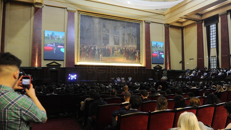 La presentación contó con referentes de la inteligencia artificial y el Derecho. Foto: Alejandro Santa Cruz.