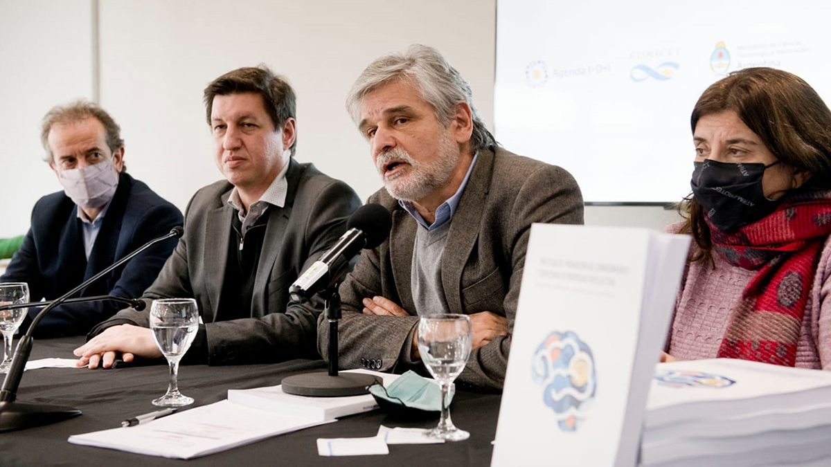 Peirano, Filmus y Franchi durante el encuentro de Propiedad Intelectual