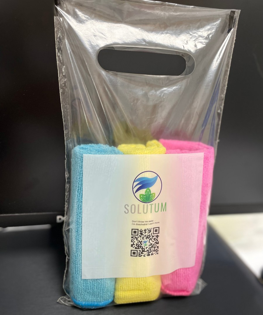 La alternativa de plástico de Solutum se disuelve en agua. Foto cortesía de Solutum