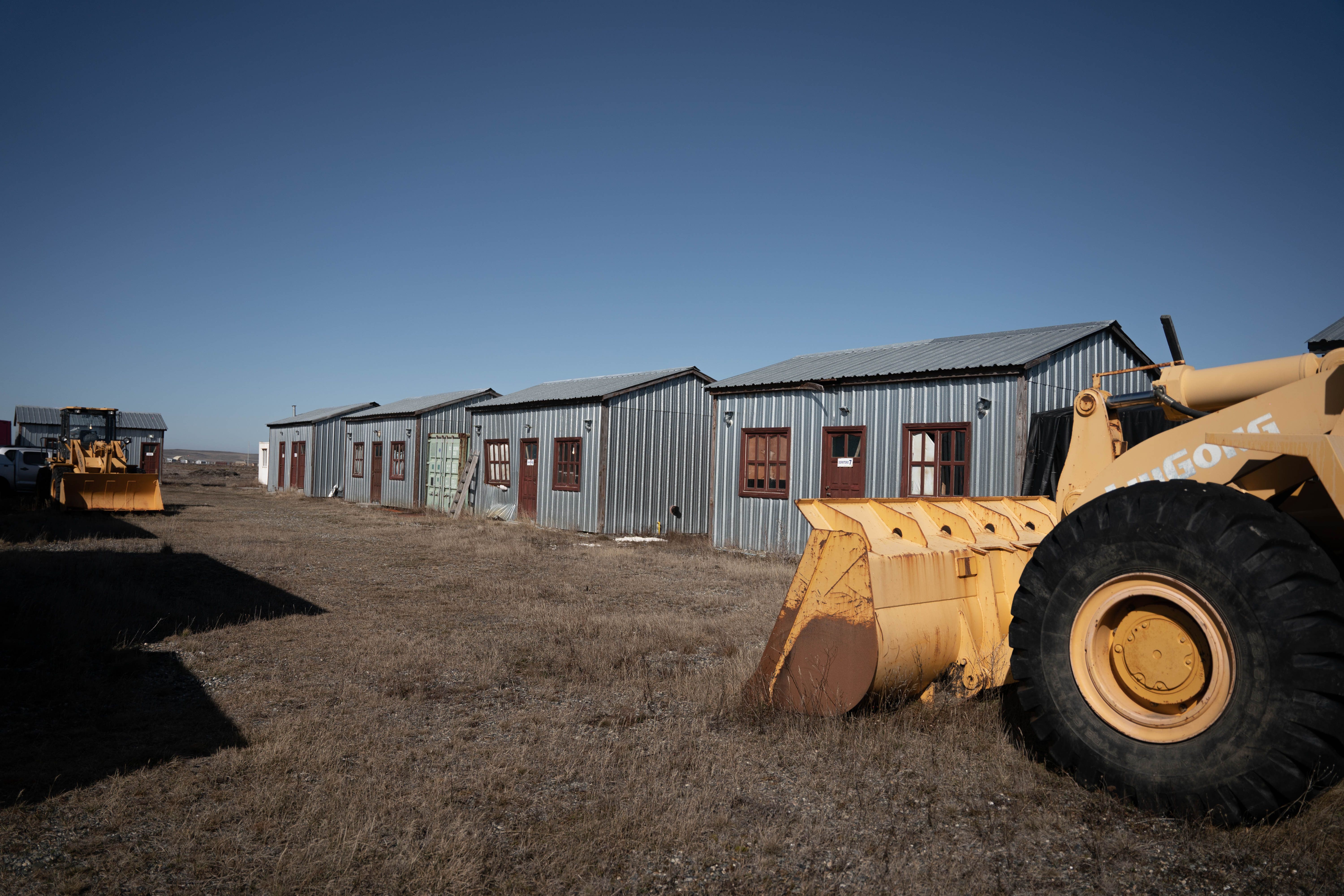 Un ciudadano chico es el sereno de la obra abandonada en Río Grande. Allí una empresa ligada al gobierno de Xi Jinping proyectaba construir un puerto (Franco Fafasuli)