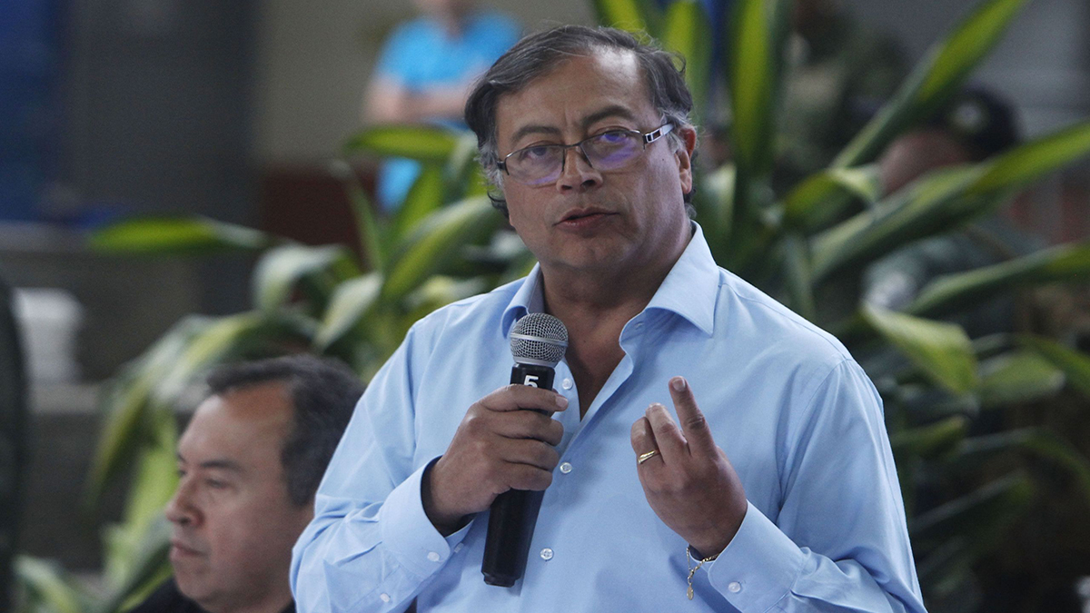Una paz total que no ahogue la paz posible en Colombia, un verdadero desafío para Petro