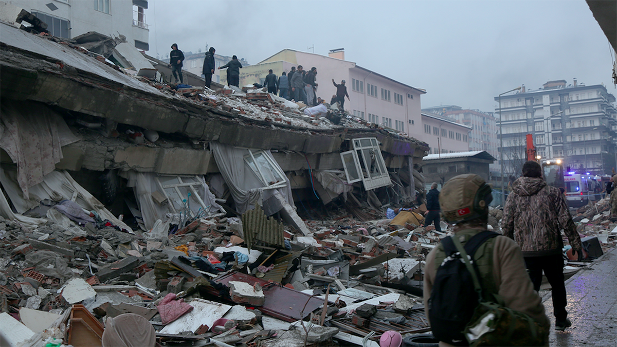 Türkiye (Turquía) sacudida por un feroz terremoto