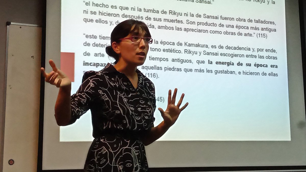 del Día de Japón junto con la destacada investigadora Paula Hoyos Hattori, quien es Doctora en Literatura por la Facultad de Filosofía y Letras de la Universidad de Buenos Aires.