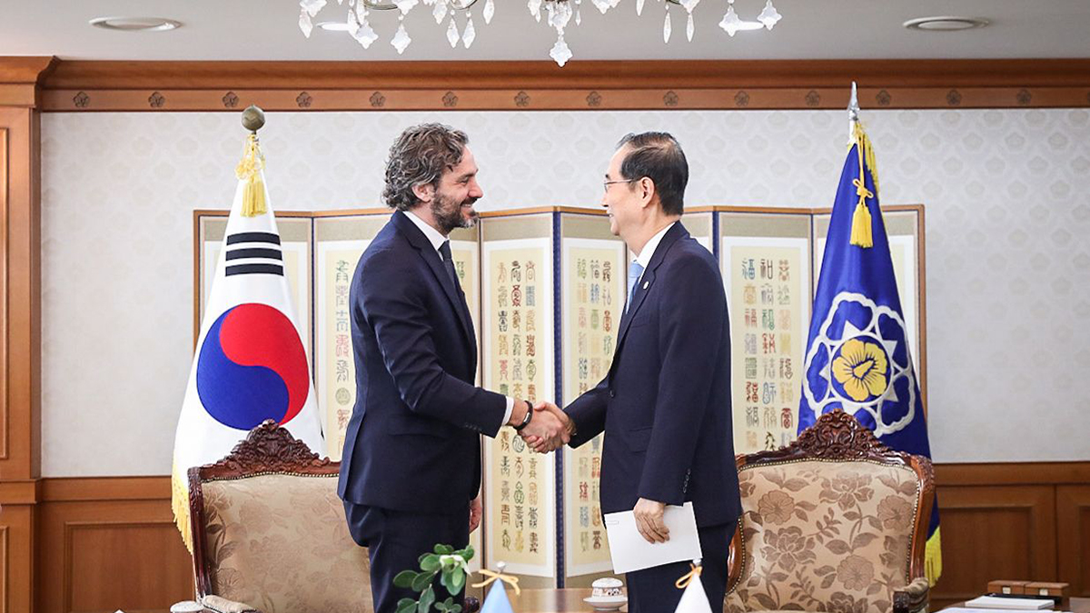 En el cierre de su gira por Asia, Cafiero confirmó junto al primer ministro coreano el ingreso de la carne aviar argentina