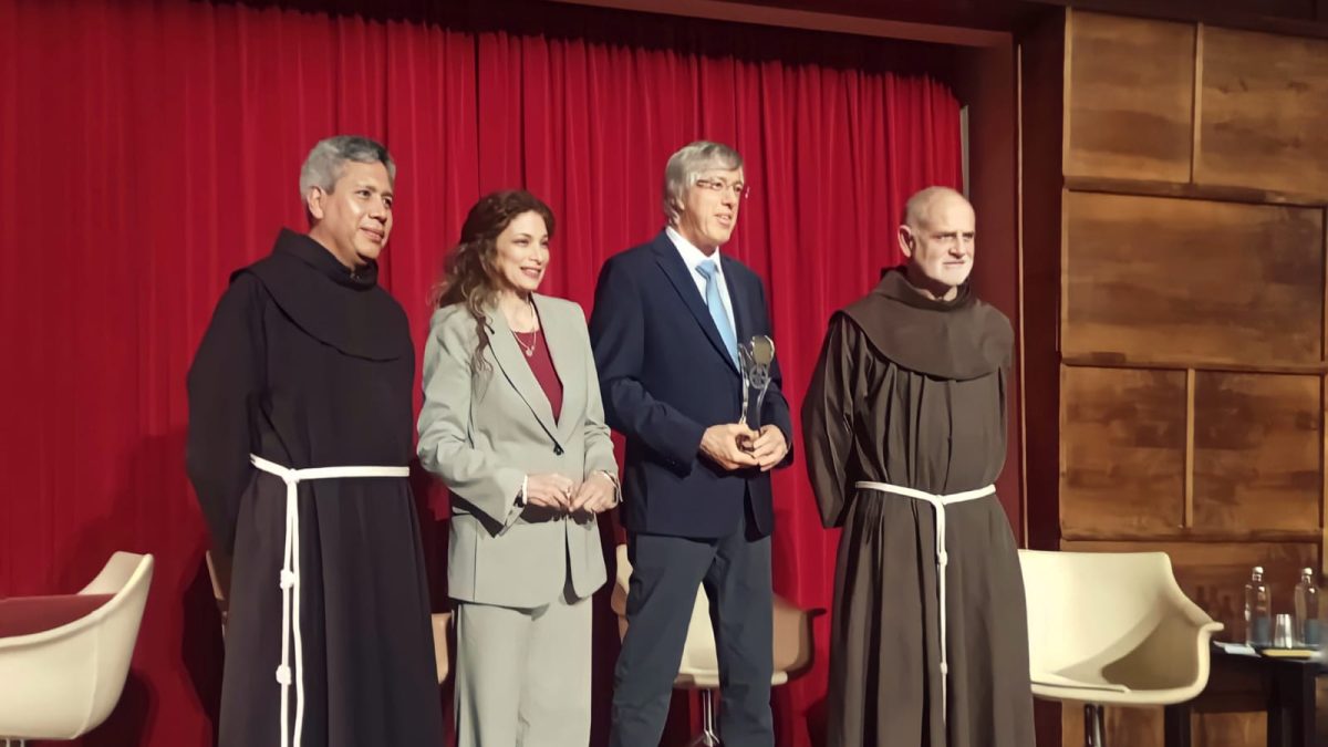 Alejandro Guillermo Roemmers Recibe Doctorado Honoris Causa en Filosofía en Roma