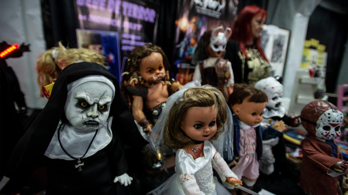 Mónica Filet y sus “Bebés de Terror” / Foto: Alejandra Bartoliche.
