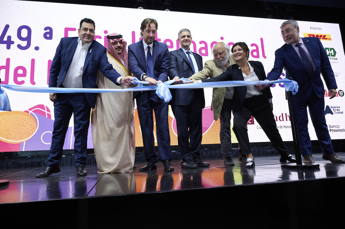 Acto de apertura, con Abdullatif Alwasel - Ministerio de Cultura Arabia Saudita - y autoridades de Argentina en la Feria del Libro Buenos Aires