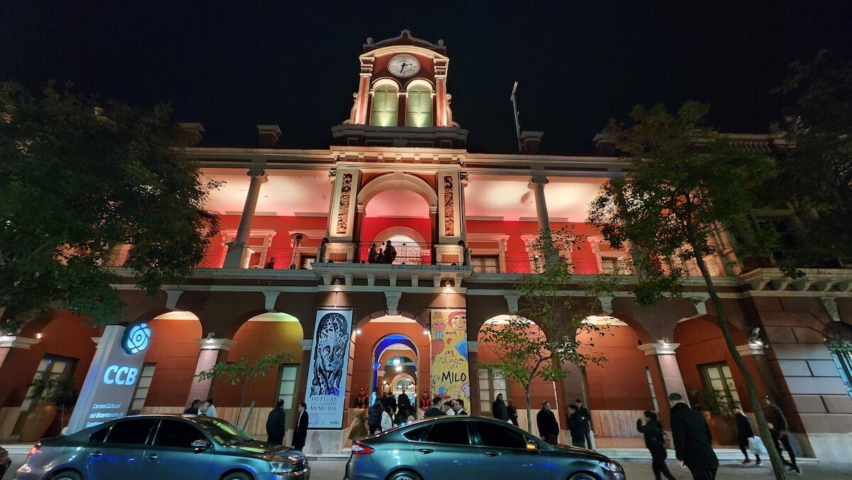 El Centro Cultural del Bicentenario, ubicado en la antigua Casa de Gobierno, reúne los tres museos más importantes de Santiago del Estero: el Museo Histórico "Dr. Orestes Di Lullo", el Museo de Bellas Artes "Ramón Gómez Cornet" y el Museo de Ciencias Antropológicas y Naturales "Emilio y Duncan Wagner".