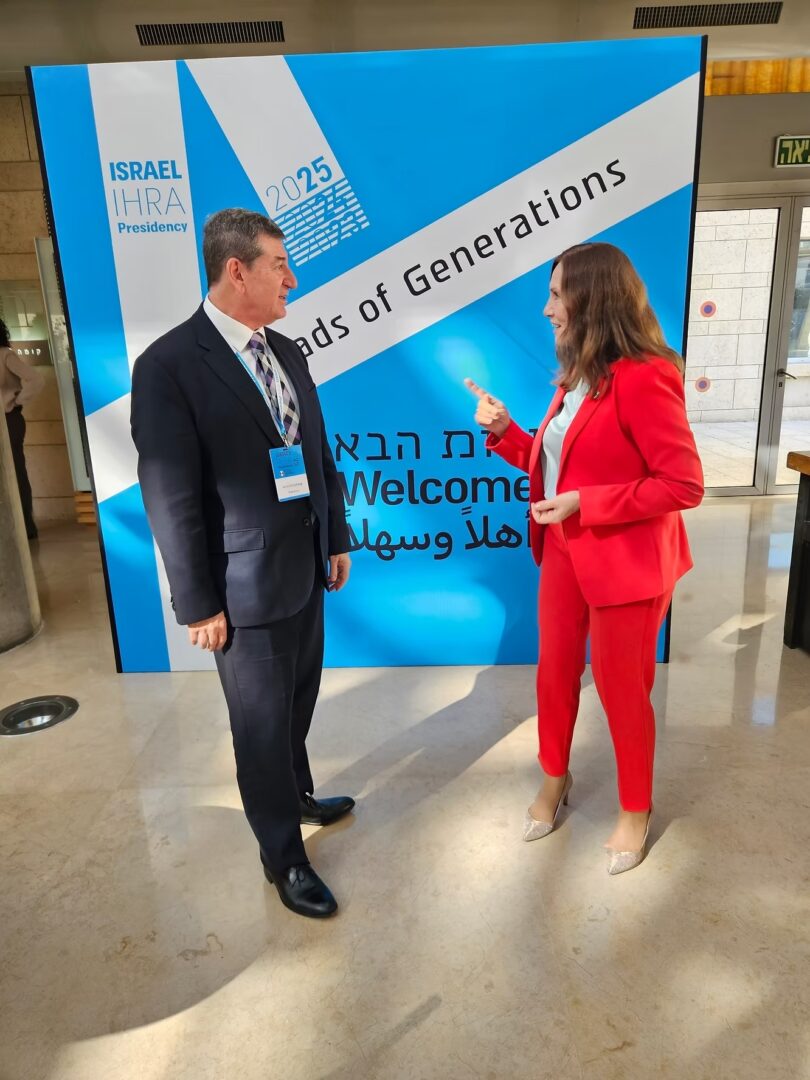Dr Gelblung y Michaela Küchler, Secretaria General de IHRA