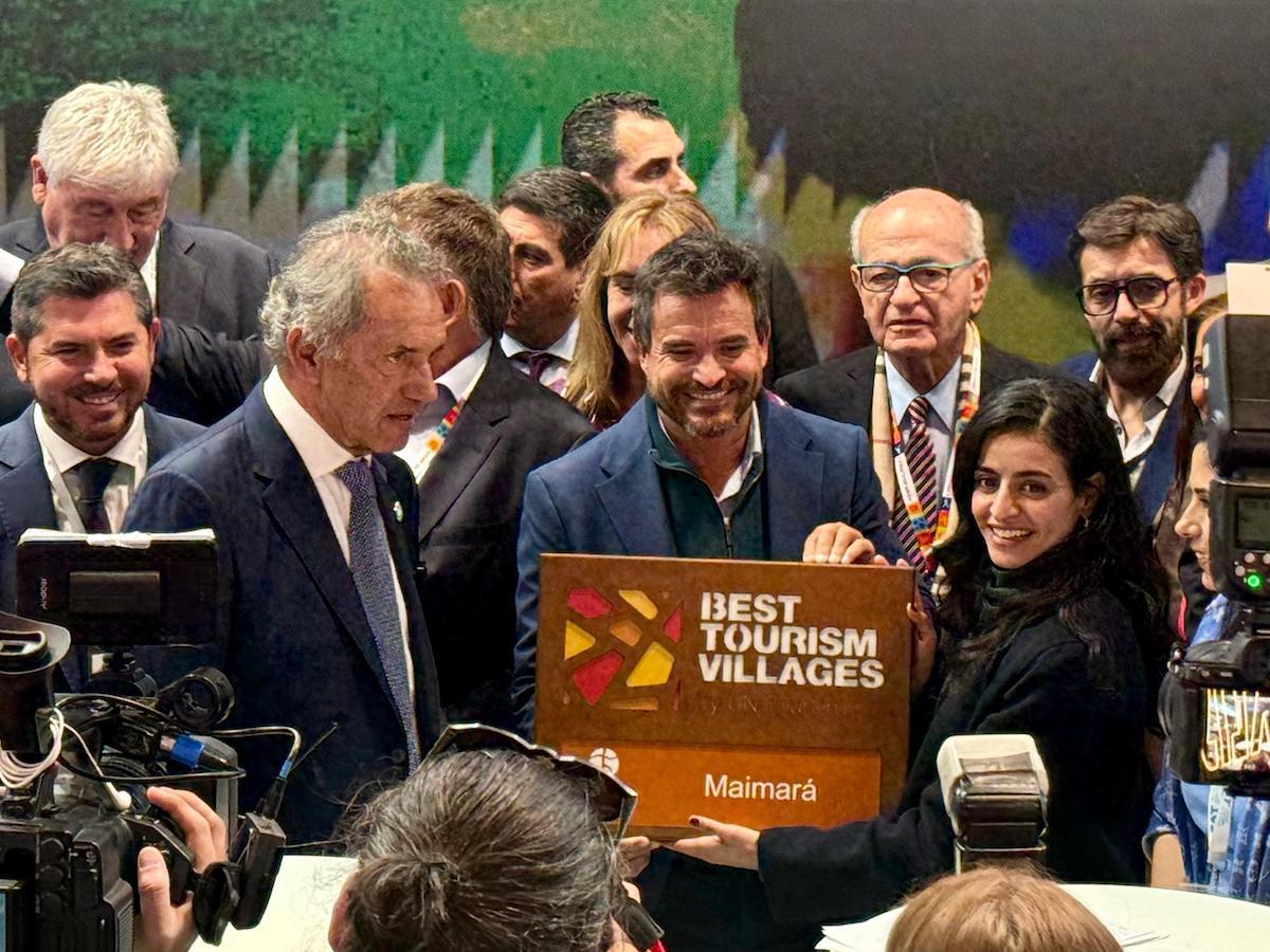 ONU Turismo entregó la distinción <strong>Best Tourism Villages</strong> a <strong>Maimará </strong>(Jujuy) y <strong>Colonia Carlos Pellegrini </strong>(Corrientes), los dos pueblos argentinos que resultaron elegidos como mejores destinos turísticos rurales en 2025. (Secretaría de Turismo de la Nación)
