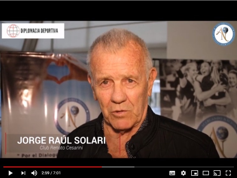 Jorge "el Indio" Solari, (Club <a href="https://www.instagram.com/clubrenatocesarini/?hl=es">Renato Cesarini</a>) durante la presentación de<strong> Diplomacia Deportiva </strong>en la Cancillería Argentina.