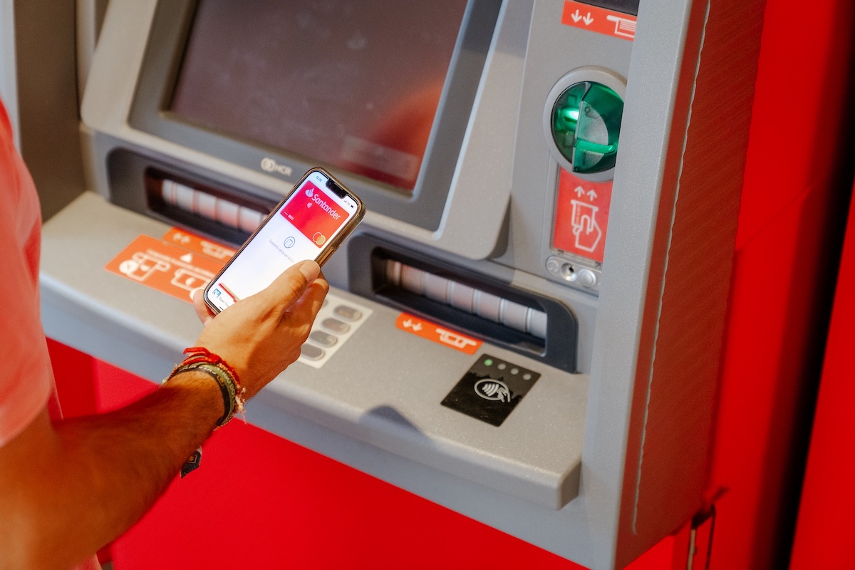 <a href="https://www.santander.com/es/home">Santander</a>