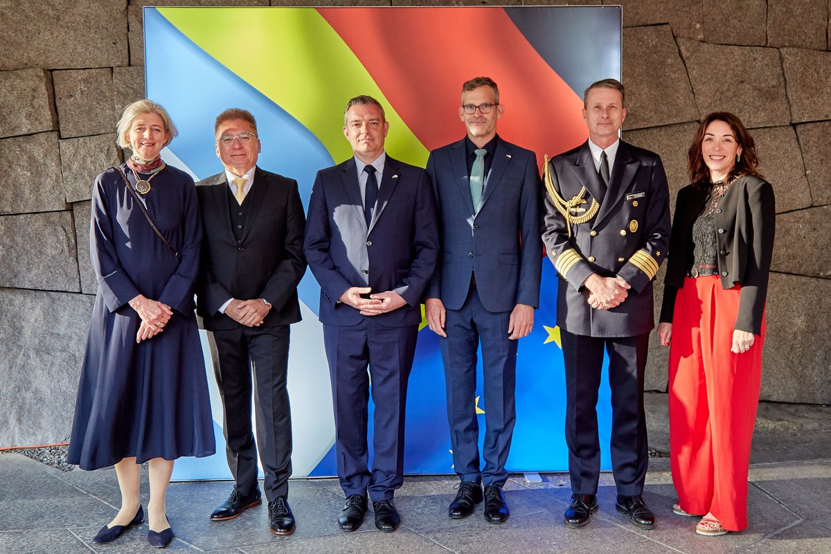 La embajadora Catalina Cullas junto al equipo de la Embajada. Foto: Embajada de Alemania en Buenos Aires.