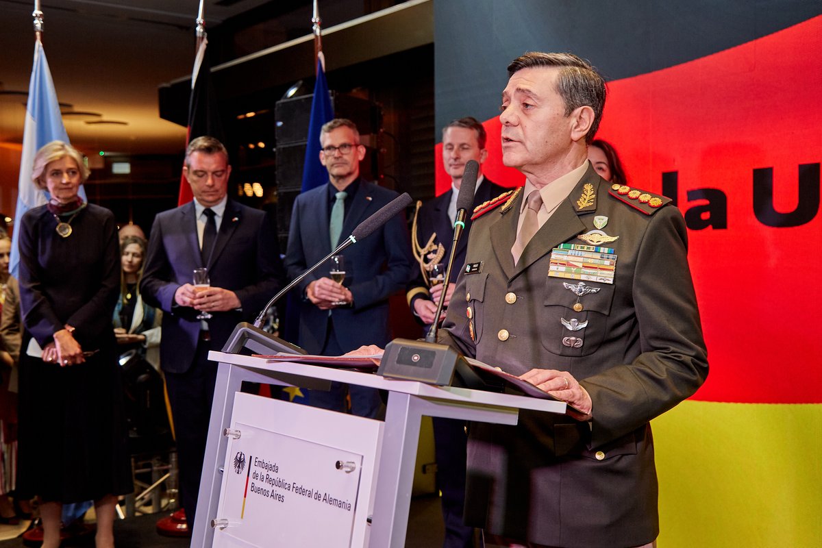 El ministro de Defensa, teniente general Carlos Alberto Presti, durante sus palabras. Foto: Embajada de Alemania en Buenos Aires.