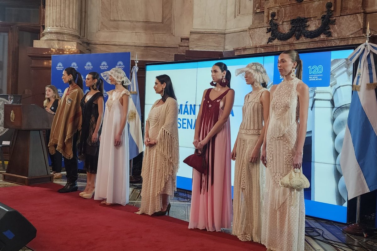 Prendas de la colección "Entre Randas", de la diseñadora Julieta Ganum. Foto: Acercando Naciones.