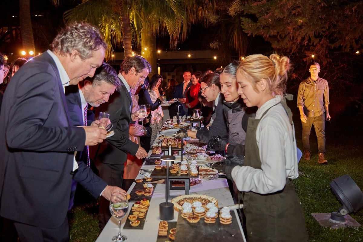 La mesa dulce, en los jardines de la residencia. Foto: Embajada de Alemania en Buenos Aires.