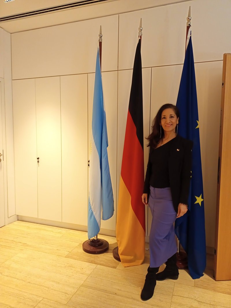 Patricia Pitaluga, presidenta de Acercando Naciones, en la residencia de la Embajada. Foto: Acercando Naciones.